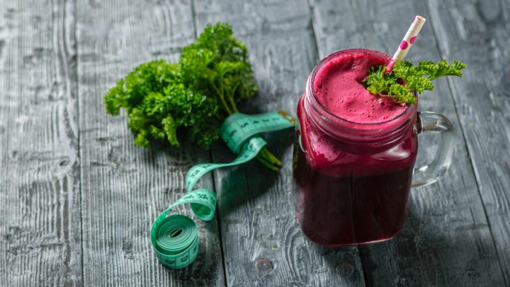 Receita de suco detox para eliminar gordura no fígado e deixá-lo novo