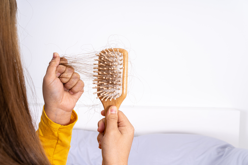 Nasce cabelo até onde não tem, cresce rápido e para de cair