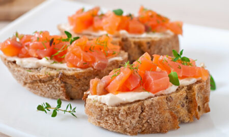 Bruschettas de Tomate e Manjericão